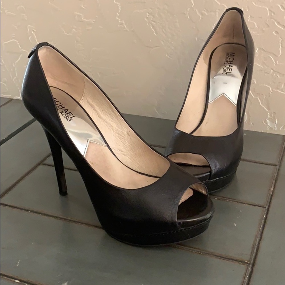 Michael Kors black opened toed pumps